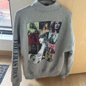 Never worn official Taylor Swift Era Tour quarter zip. Size Medium.